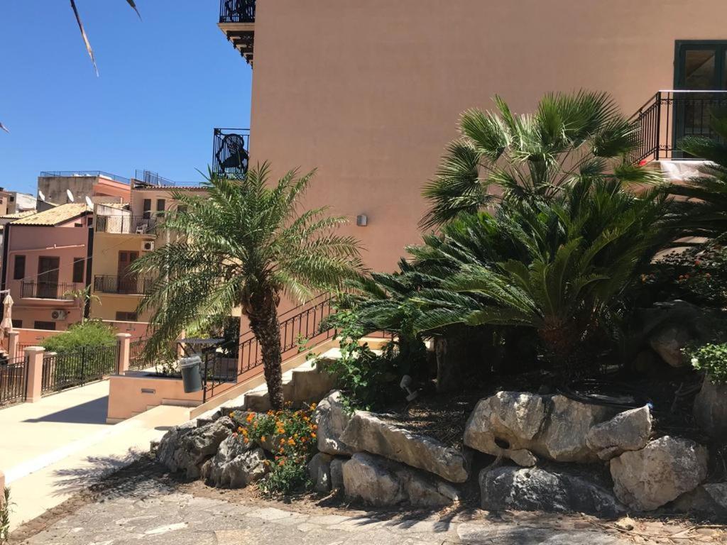 Castellammare Smart Rooms Castellammare del Golfo Buitenkant foto